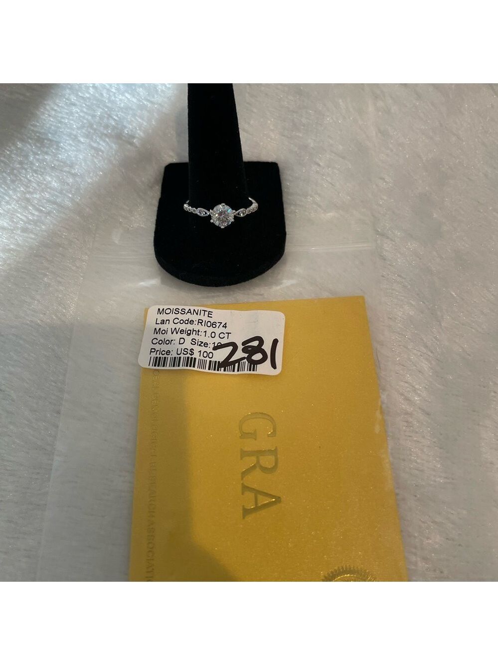 Woman’s 1.0 ct size 10 Moissanite ring - Picture 5 of 8